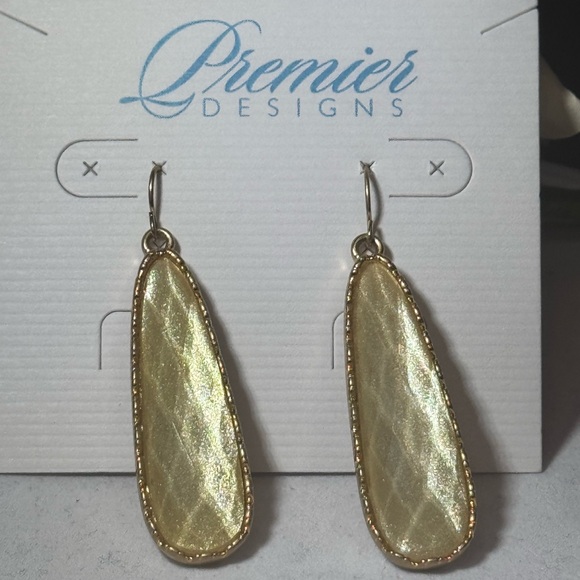 Premier Designs Elongated Teardrop Iridescent Gold Tone Dangling Earrings 2.25in - Picture 2 of 10